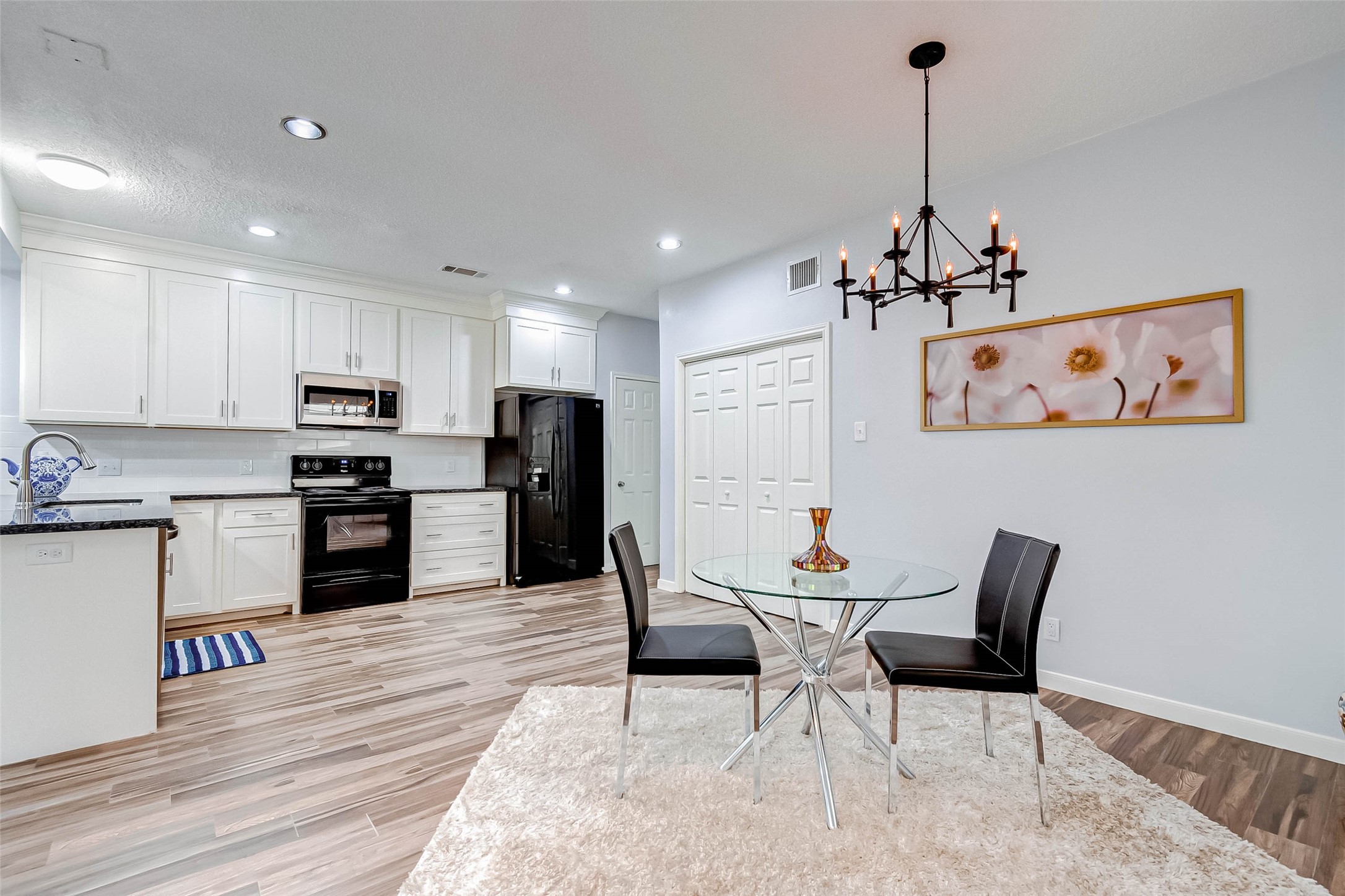 395 Rancho Bauer Drive Houston, TX 77079 - Photo 19 of 50 a living room with furniture and kitchen view