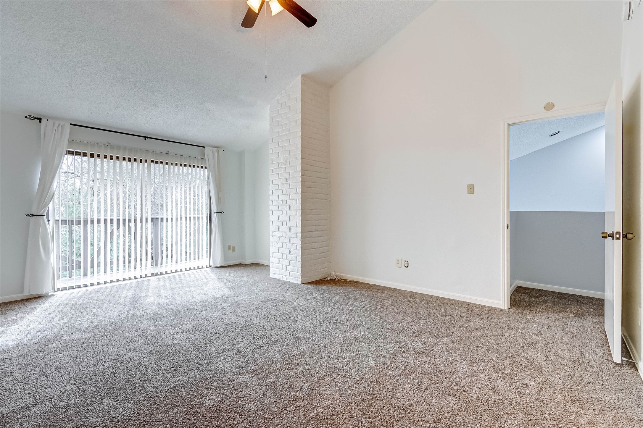 395 Rancho Bauer Drive Houston, TX 77079 - Photo 38 of 50 an empty room with windows