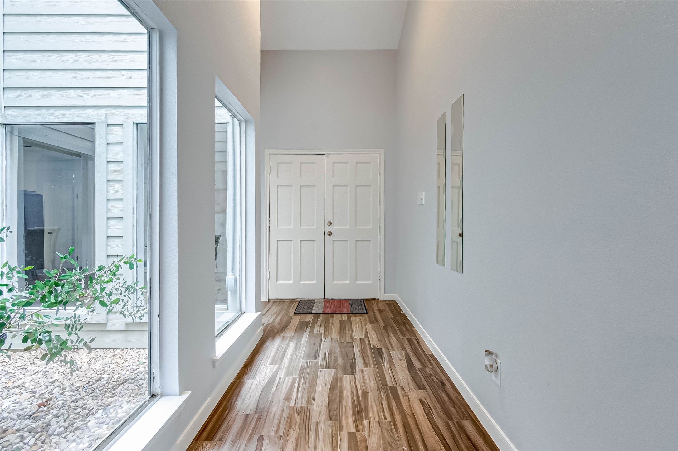 395 Rancho Bauer Drive Houston, TX 77079 - Photo 8 of 50 a view of a livingroom with wooden floor and an entrance
