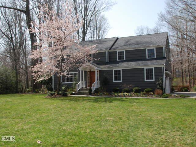 a view of a yard in front of a house