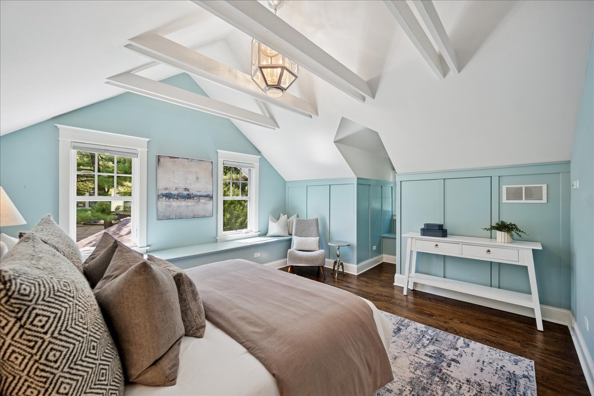 519 Cedar Street Winnetka, IL 60093 - Photo 25 of 36 a spacious bedroom with a bed a table and large window