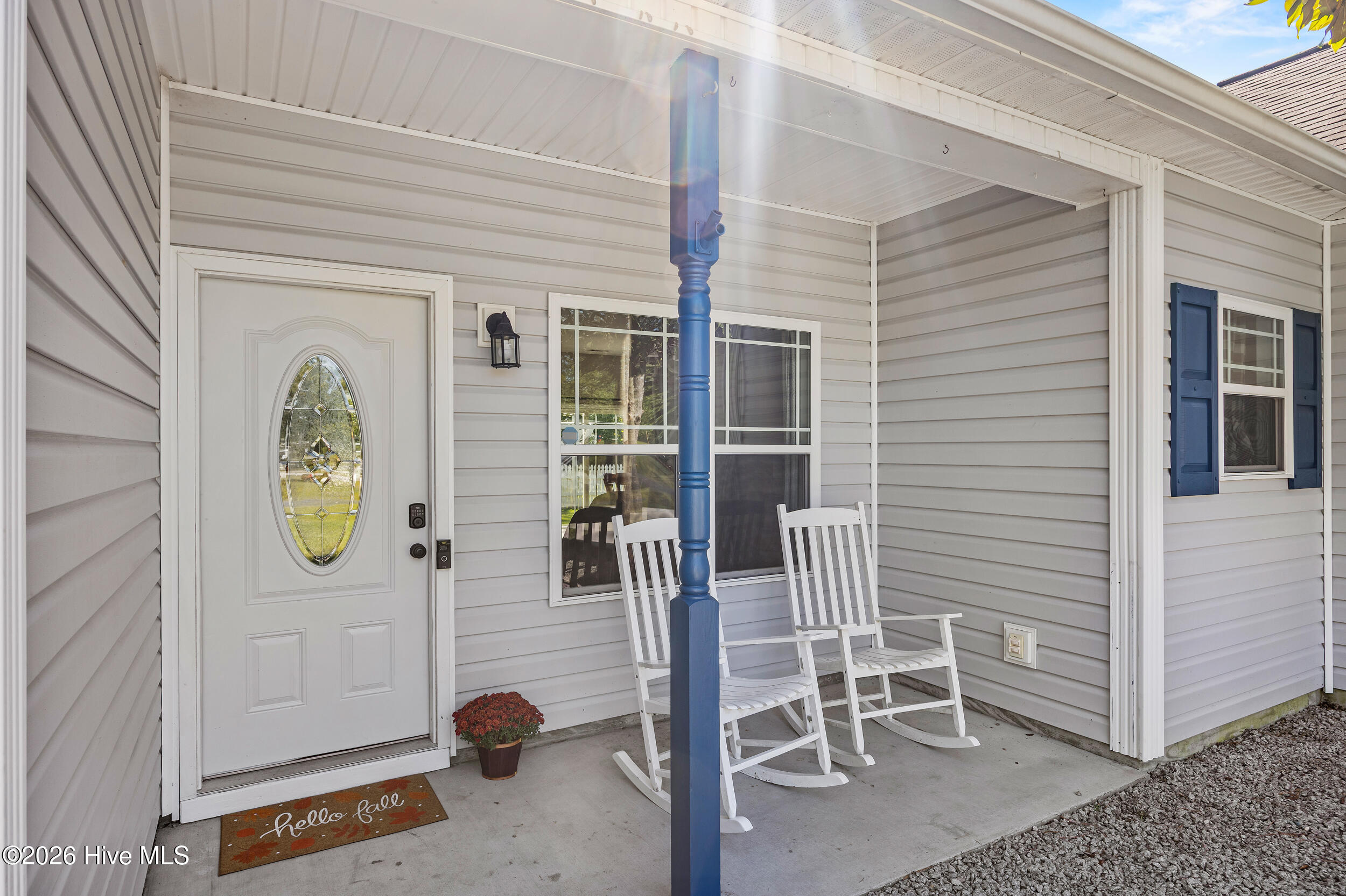 1003 Humphrey Road Jacksonville, NC 28540 - Photo 3 of 29 1003 Humphrey Road entryway