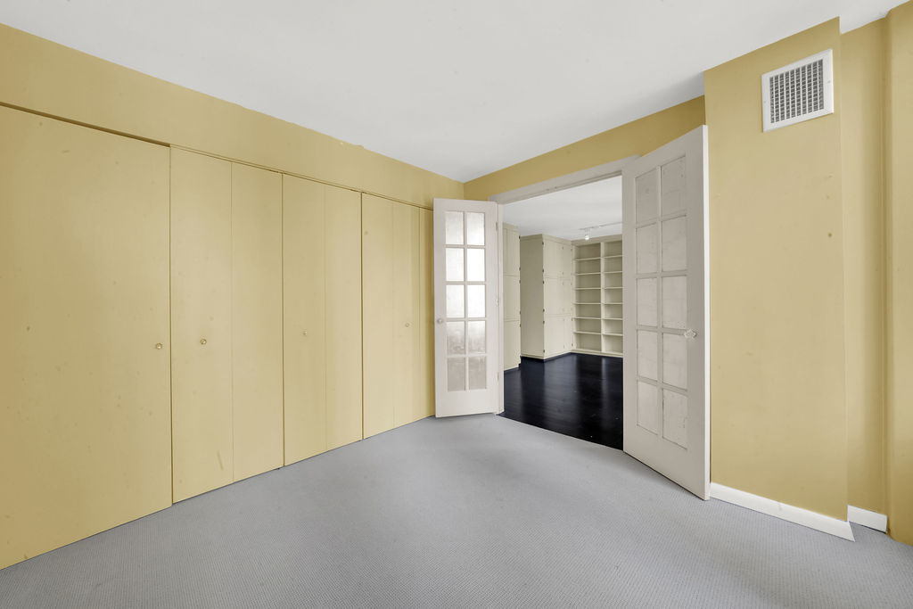 100 East Walton Street, Unit 17C Chicago, IL 60611 - Photo 9 of 21 a view of an empty room with a window