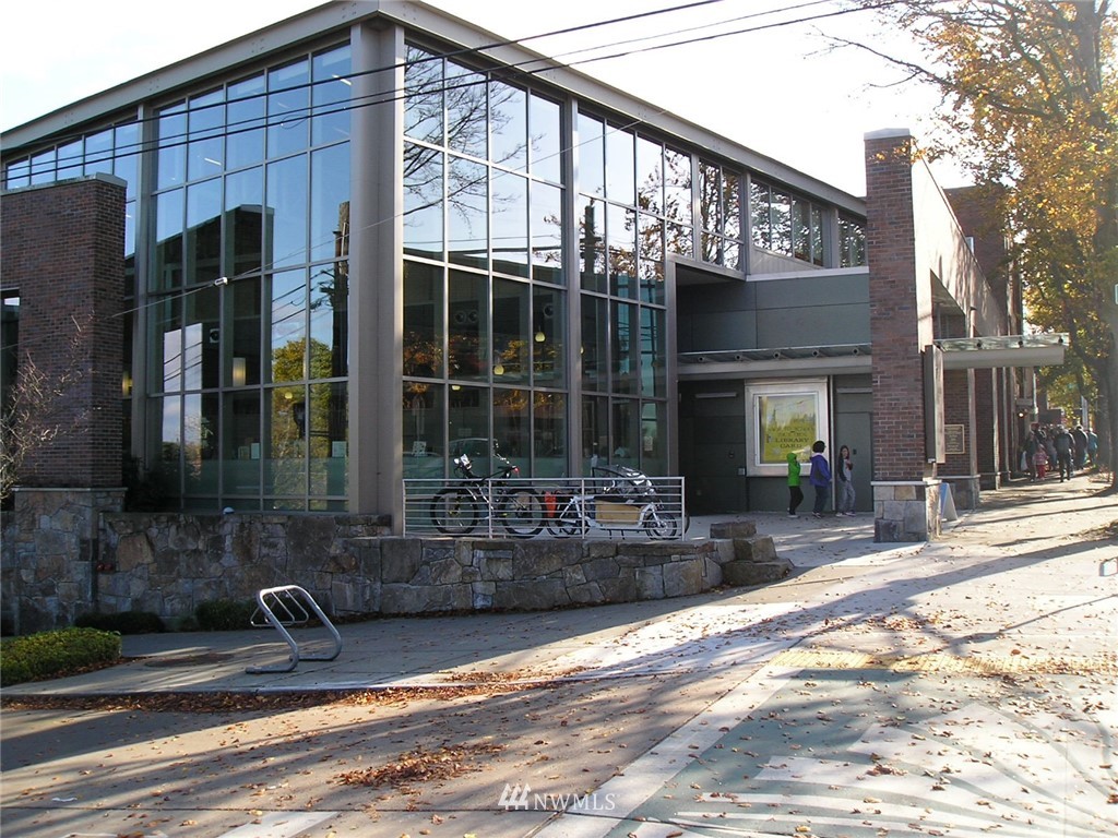 332 North 81st Street Seattle, WA 98103 - Photo 17 of 18 Gallery Image 17