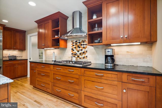 $1,410,000 | 8840 Copenhaver Drive, Potomac, MD 20854