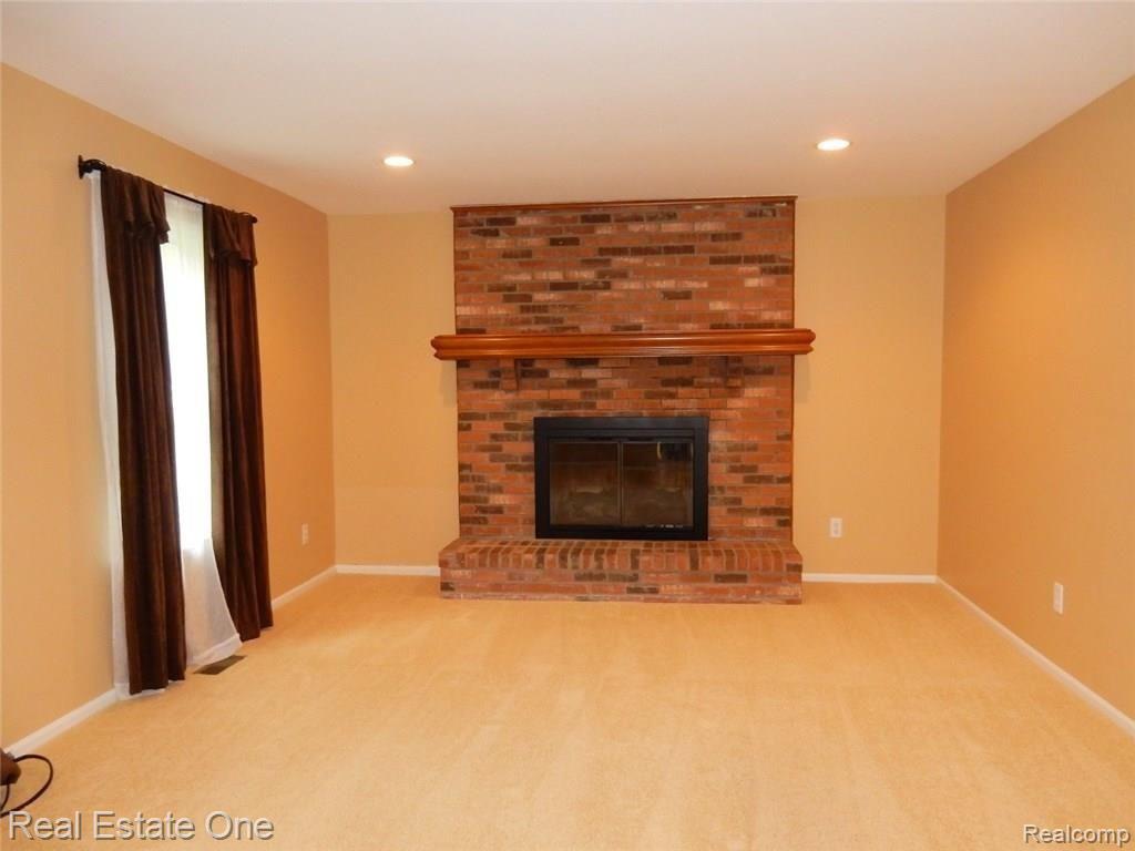 385 Arlington Drive Rochester, MI 48307 - Photo 25 of 64 FAmilyRoom (2) (Large).JPG