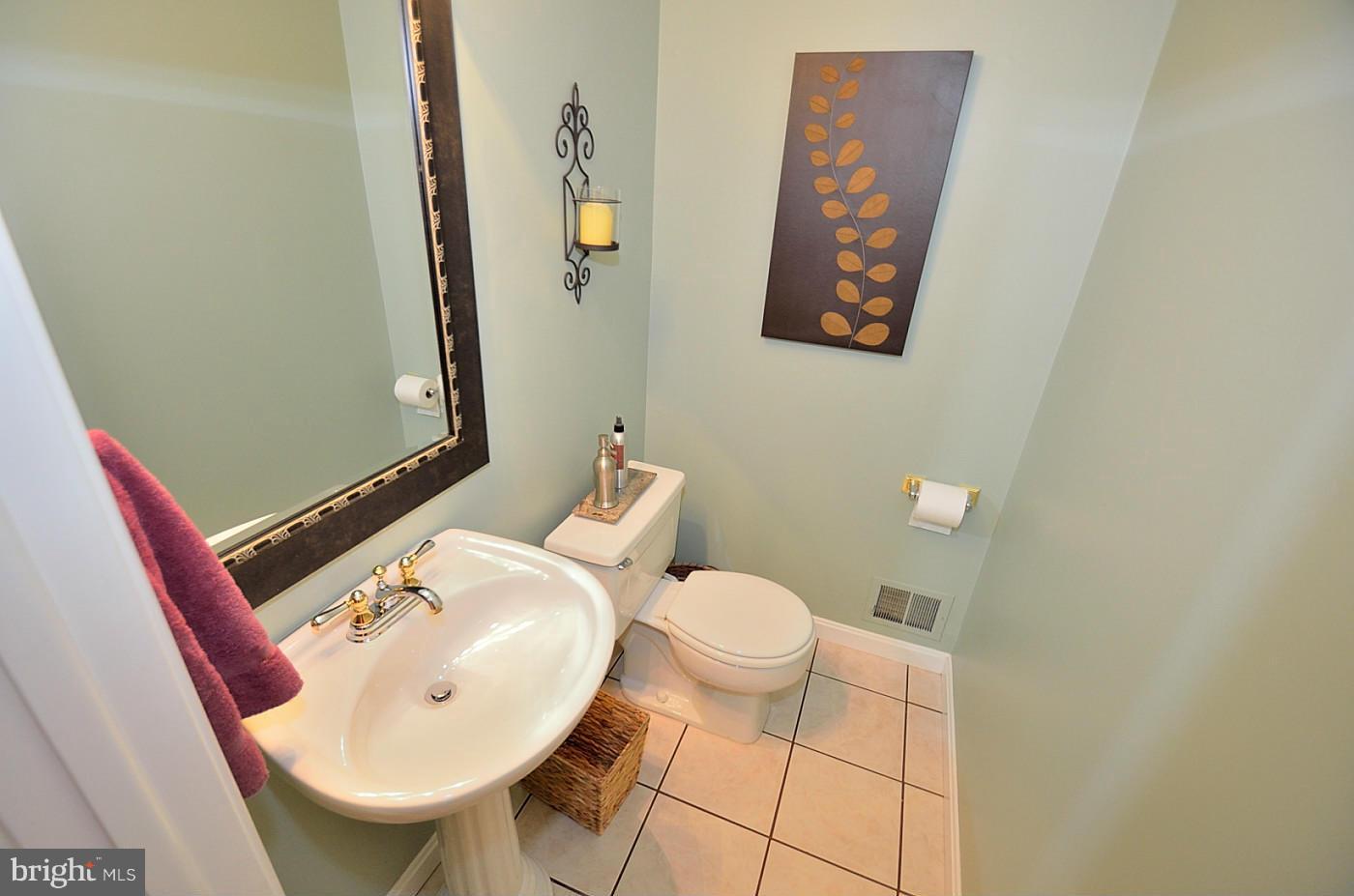 4902 Pheasant Ridge Road Fairfax, VA 22030 - Photo 14 of 25 Bath