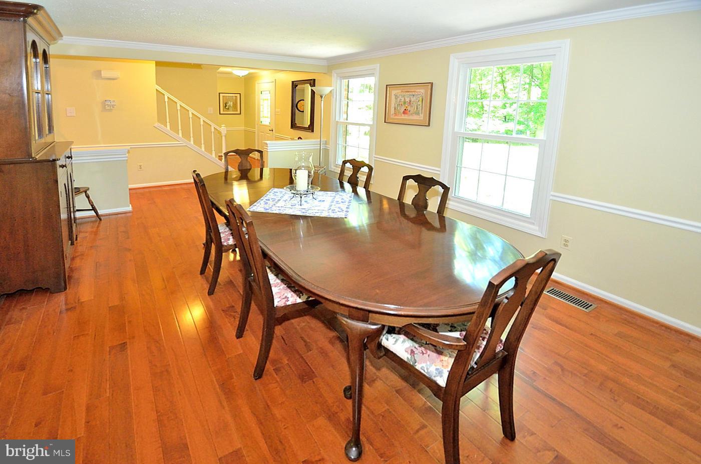4902 Pheasant Ridge Road Fairfax, VA 22030 - Photo 5 of 25 Living Room