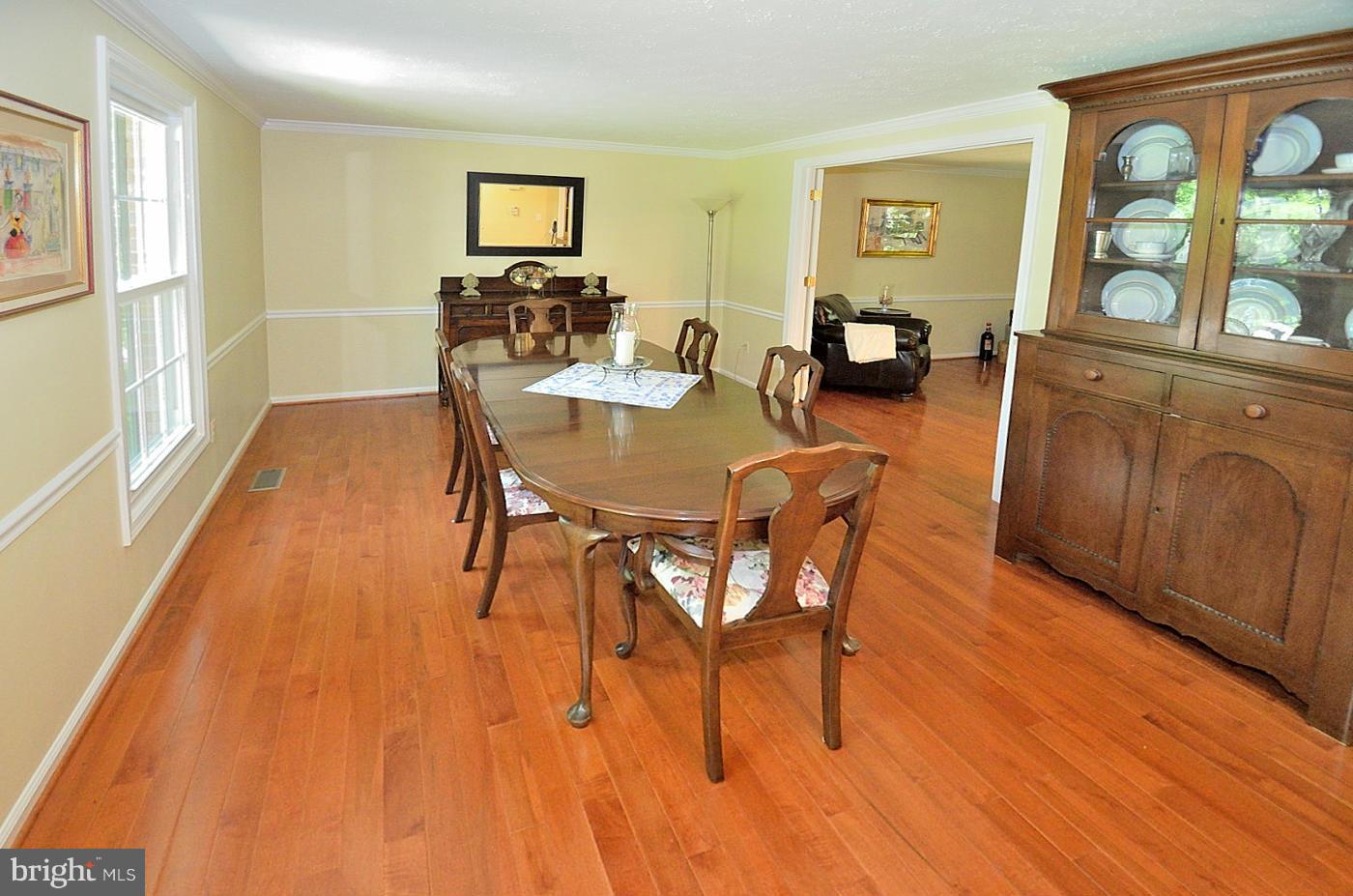 4902 Pheasant Ridge Road Fairfax, VA 22030 - Photo 6 of 25 Living Room