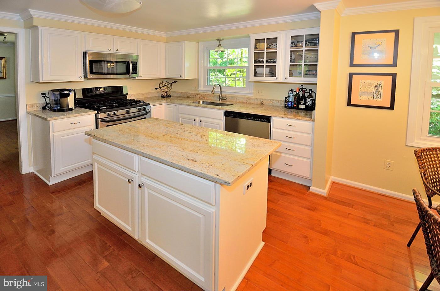 4902 Pheasant Ridge Road Fairfax, VA 22030 - Photo 10 of 25 Kitchen
