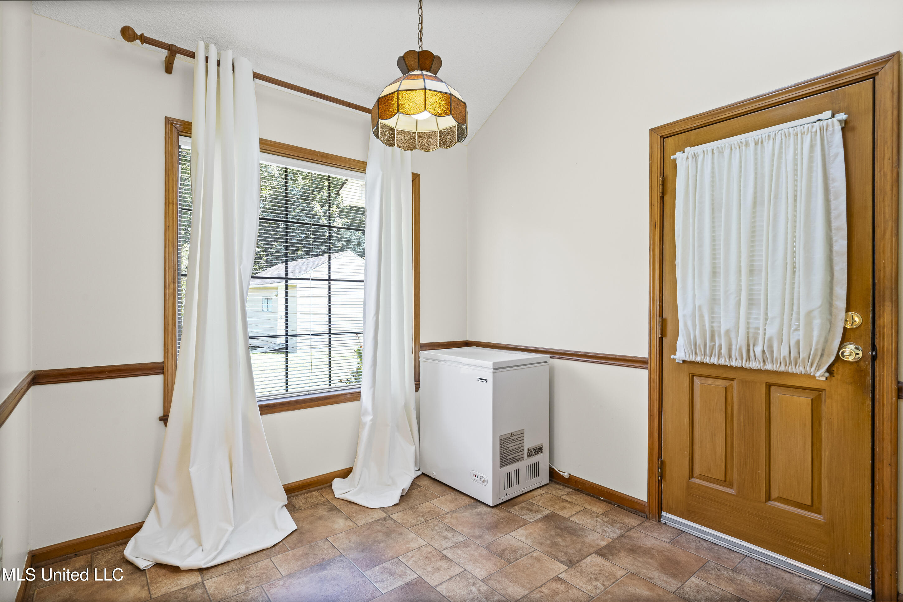 6671 River Birch Road Walls, MS 38680 - Photo 17 of 27 Breakfast Area