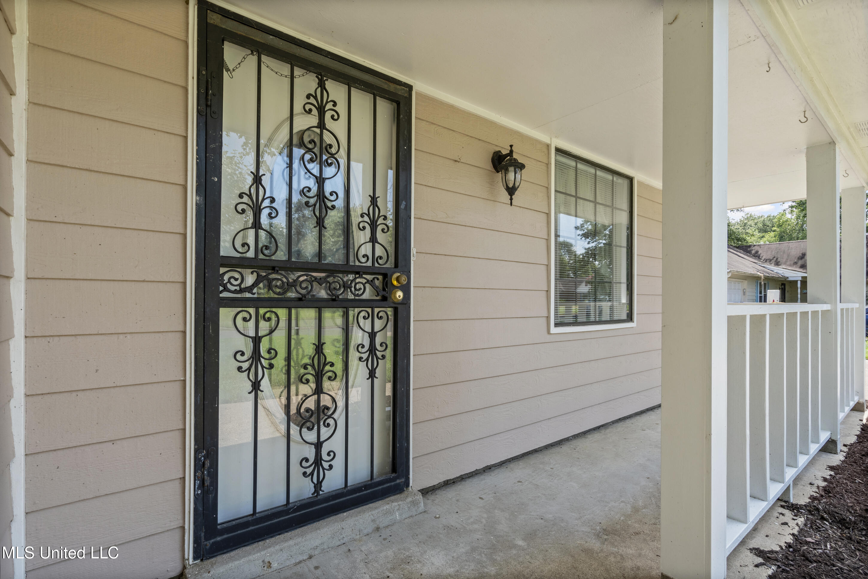 6671 River Birch Road Walls, MS 38680 - Photo 4 of 27 Front Porch