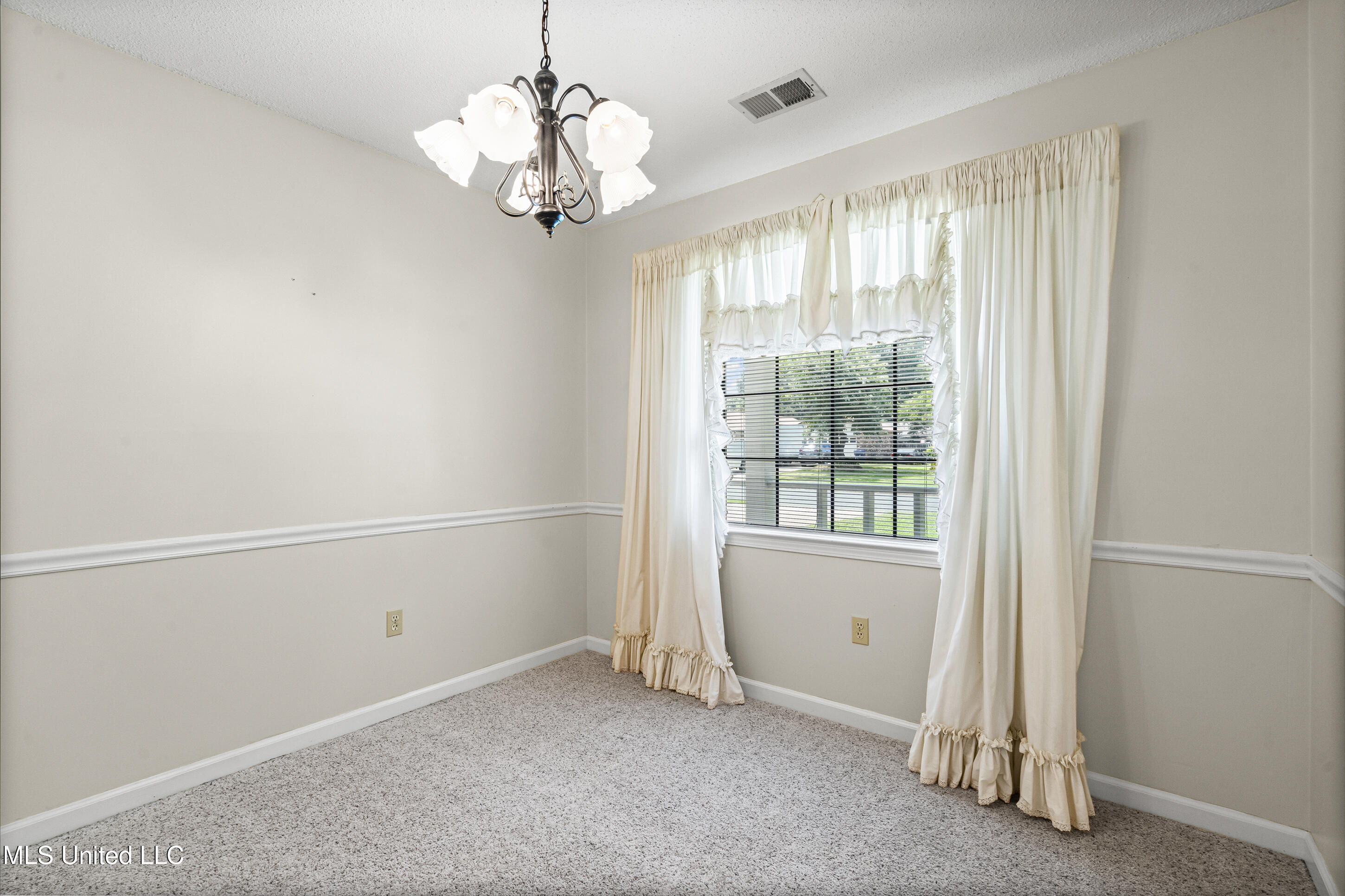6671 River Birch Road Walls, MS 38680 - Photo 6 of 27 Dining Room