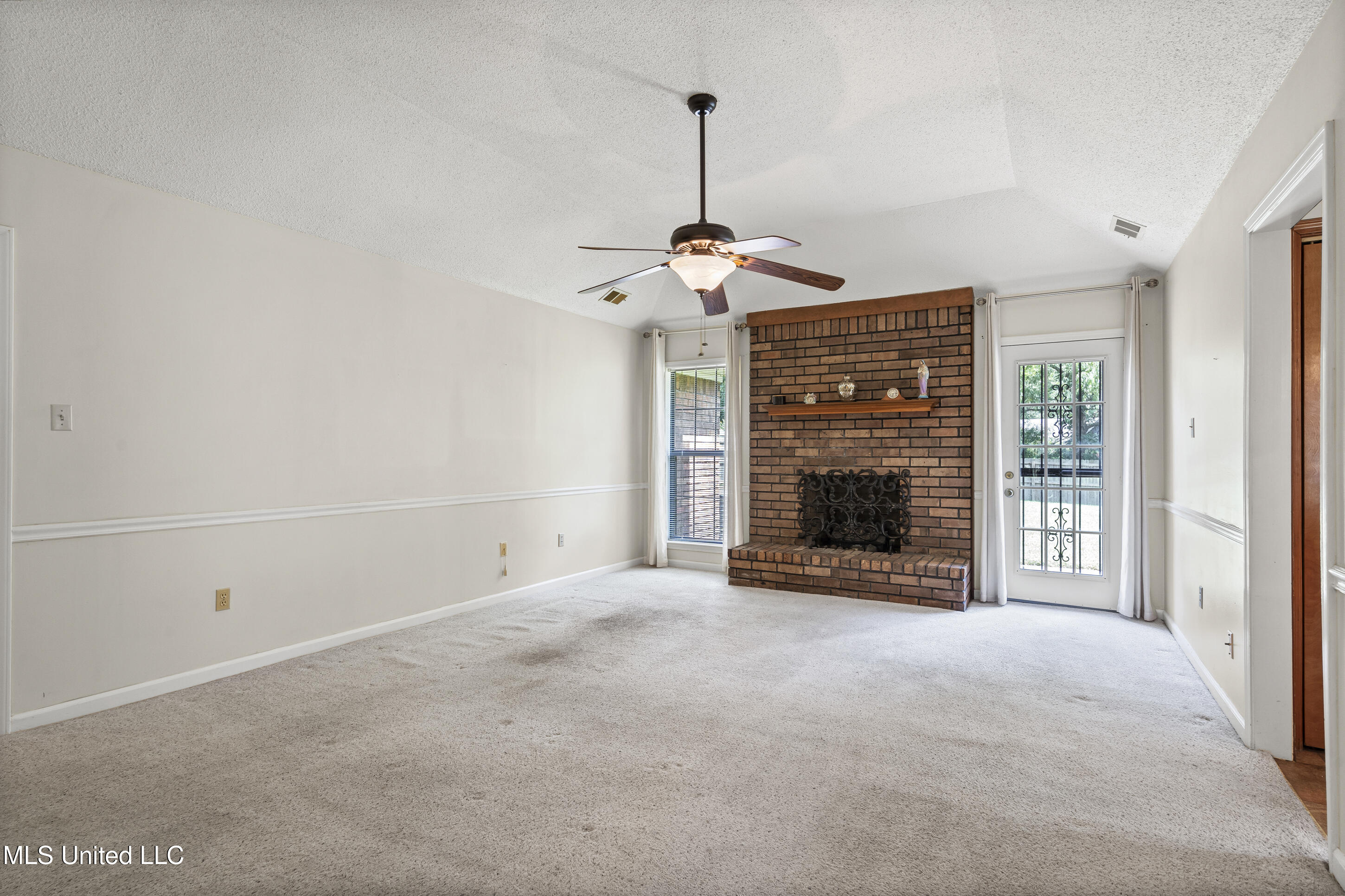 6671 River Birch Road Walls, MS 38680 - Photo 7 of 27 Great Room