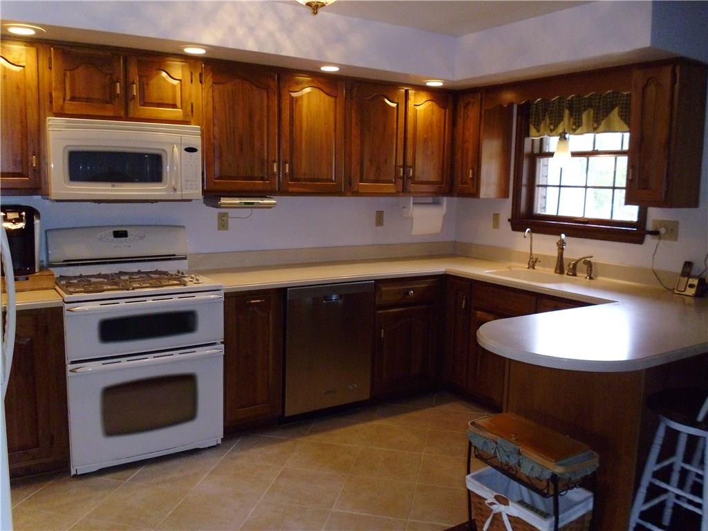 1120 Locust Road Vandergrift, PA 15690 - Photo 13 of 24