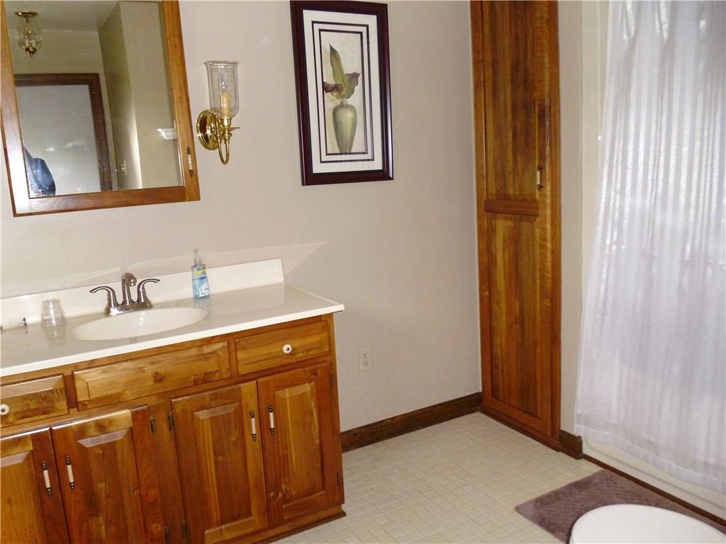 1120 Locust Road Vandergrift, PA 15690 - Photo 14 of 24