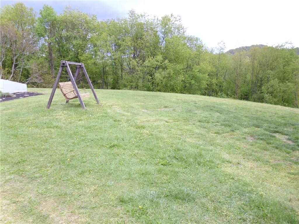 1120 Locust Road Vandergrift, PA 15690 - Photo 8 of 24