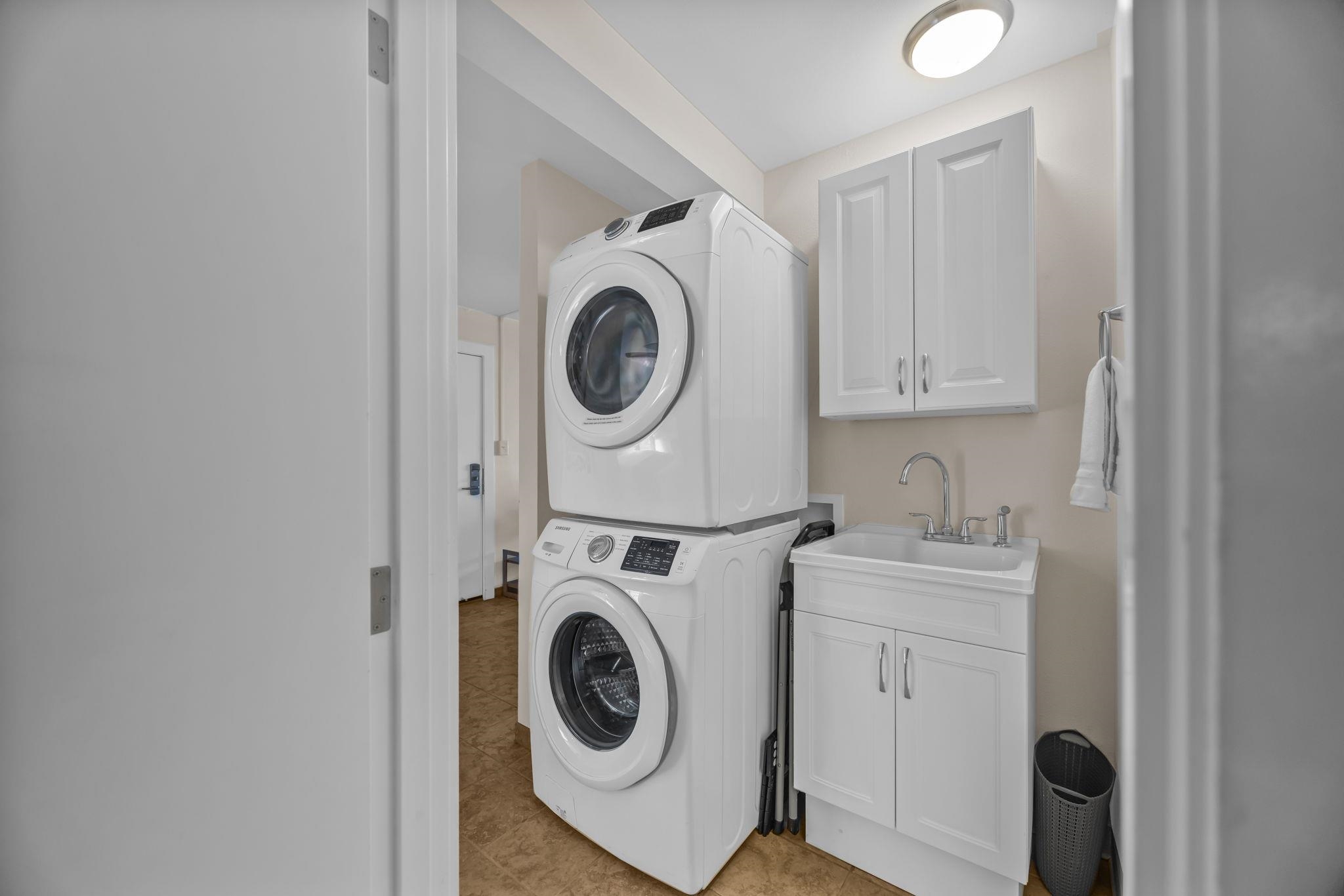 483 South Kihei Road, Unit 215 Kihei, HI 96753 - Photo 34 of 49 a utility room with sink dryer and washer