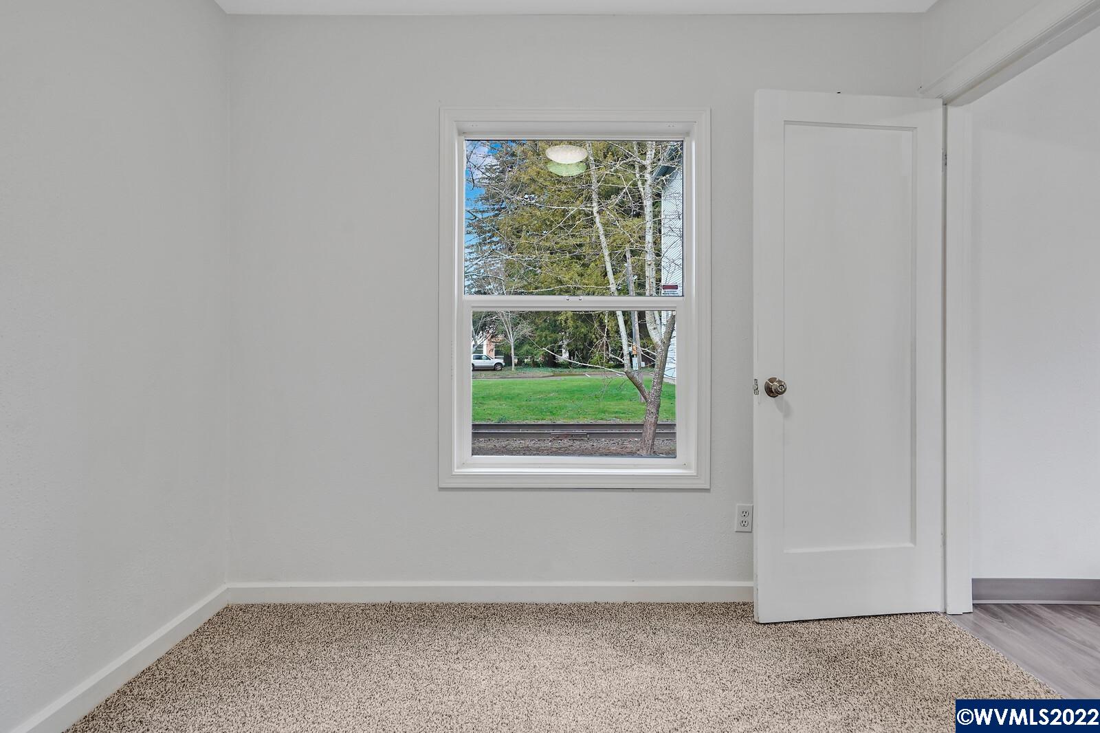 180 Eaton Street Lebanon, OR 97355 - Photo 9 of 23