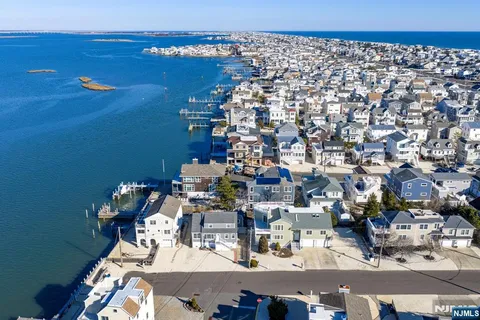 $2,500,000 | 25 West Bayberry Drive, Beach Haven, NJ 08008