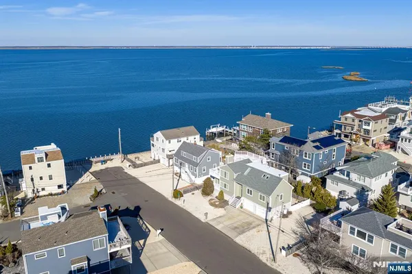 $2,500,000 | 25 West Bayberry Drive, Beach Haven, NJ 08008