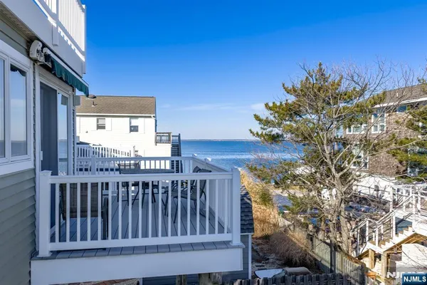 $2,500,000 | 25 West Bayberry Drive, Beach Haven, NJ 08008