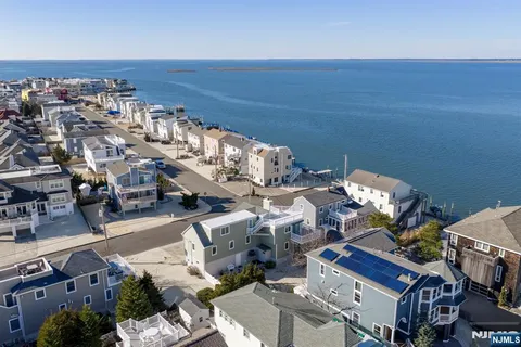 $2,500,000 | 25 West Bayberry Drive, Beach Haven, NJ 08008