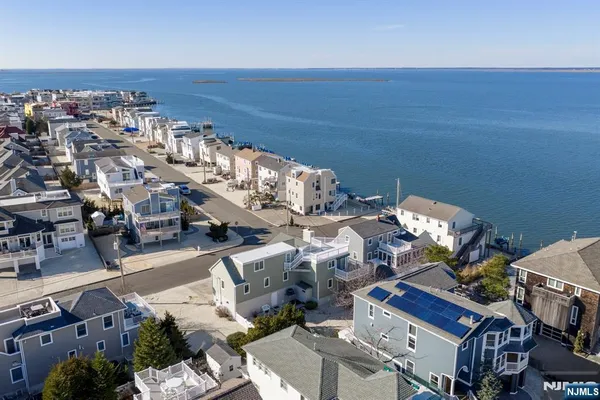 $2,500,000 | 25 West Bayberry Drive, Beach Haven, NJ 08008