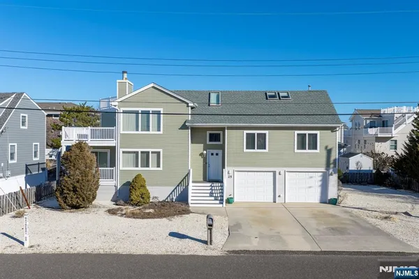 $2,500,000 | 25 West Bayberry Drive, Beach Haven, NJ 08008