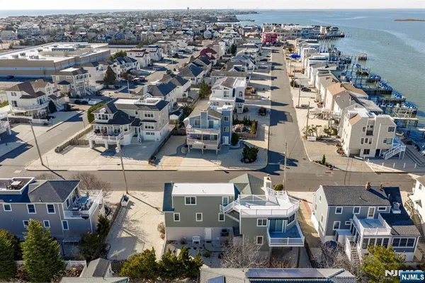 $2,500,000 | 25 West Bayberry Drive, Beach Haven, NJ 08008