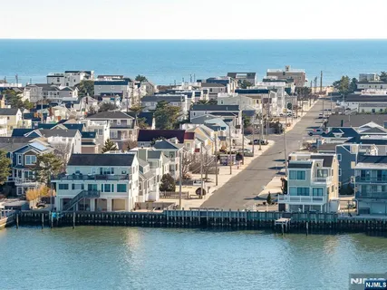 $2,500,000 | 25 West Bayberry Drive, Beach Haven, NJ 08008