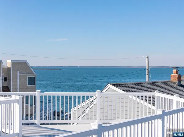 $2,500,000 | 25 West Bayberry Drive, Beach Haven, NJ 08008