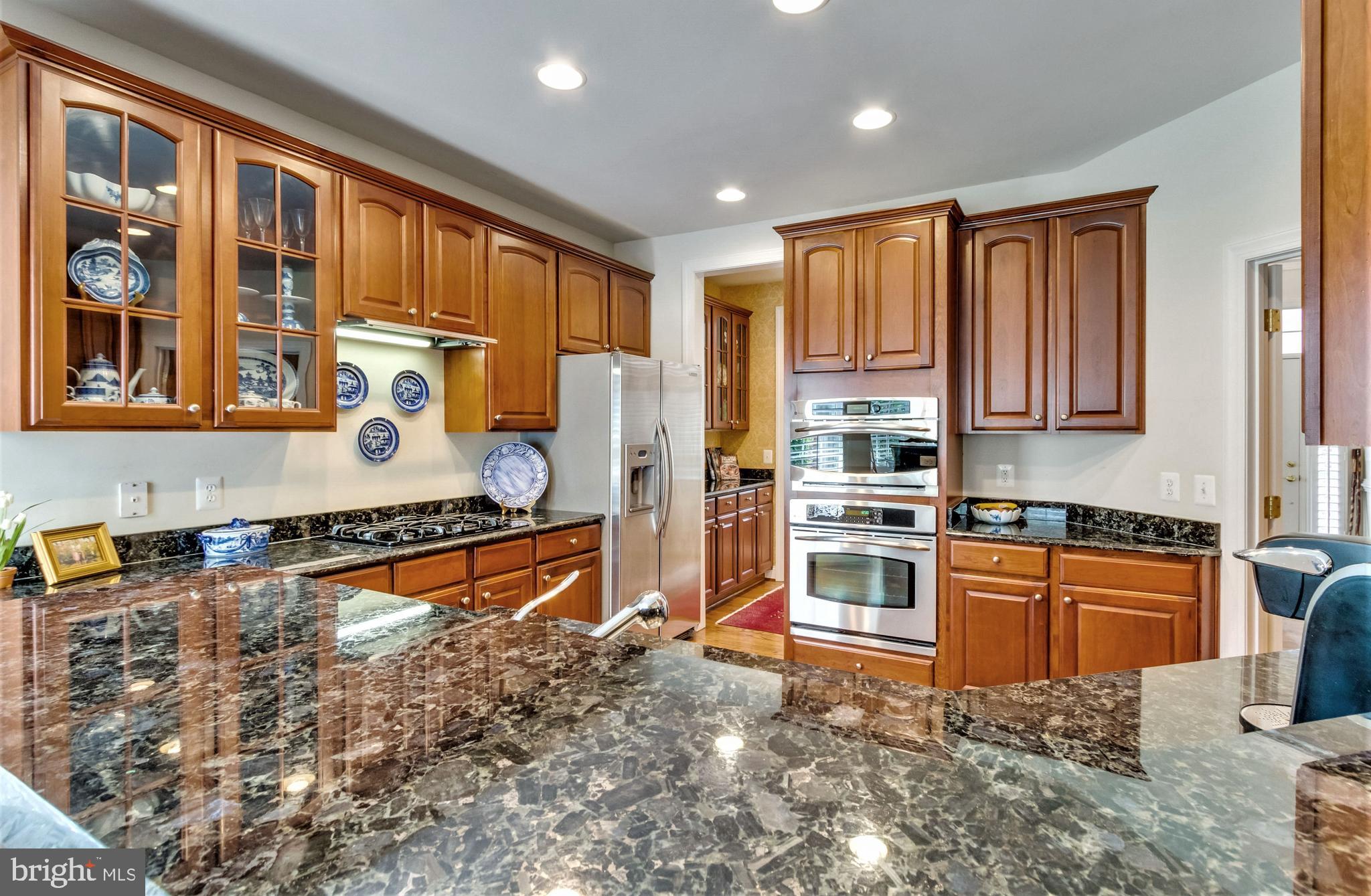 15679 Spyglass Hill Loop Gainesville, VA 20155 - Photo 17 of 86 Two-Tiered Breakfast Bar