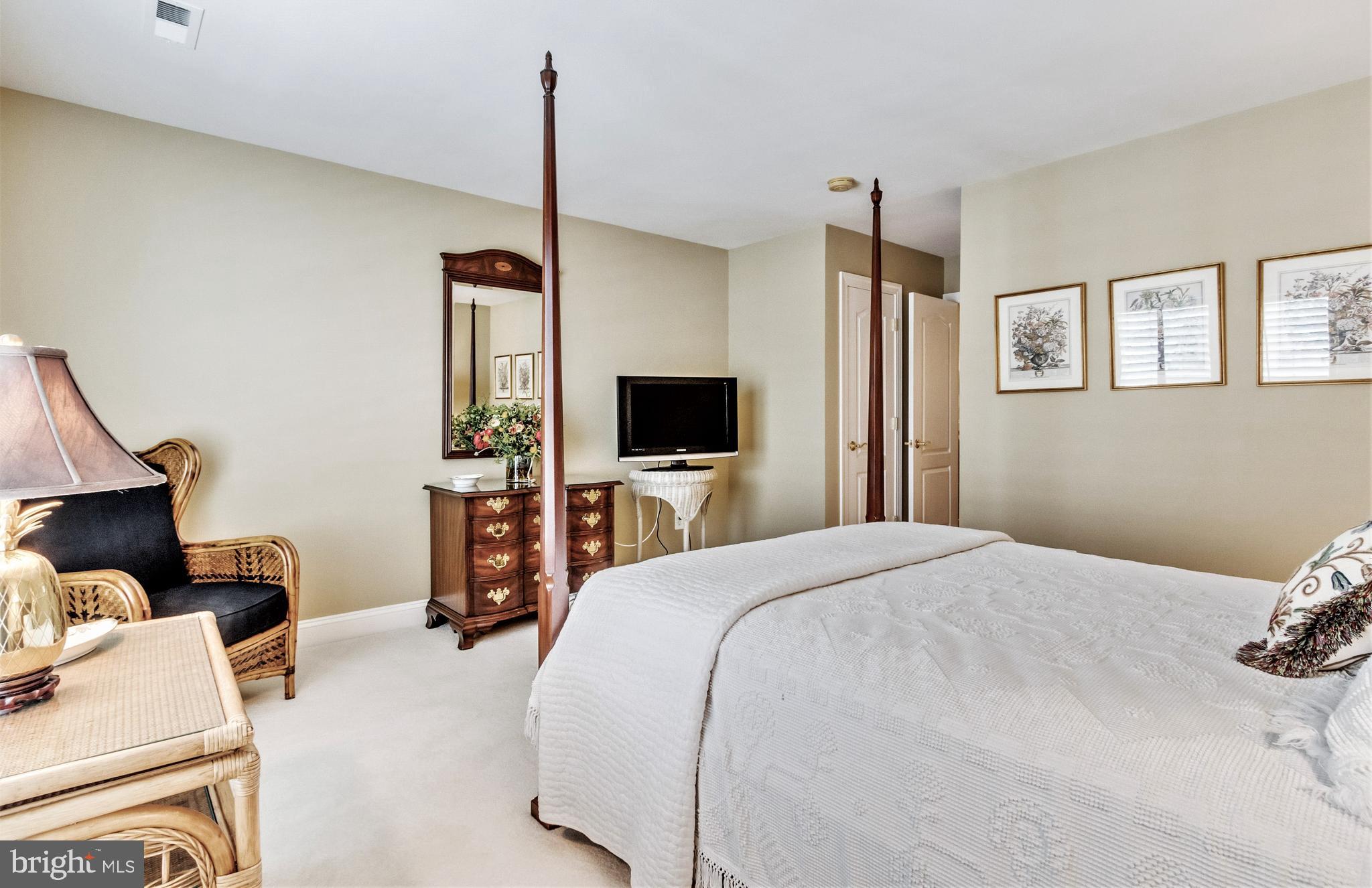 15679 Spyglass Hill Loop Gainesville, VA 20155 - Photo 44 of 86 Walk-in Closet