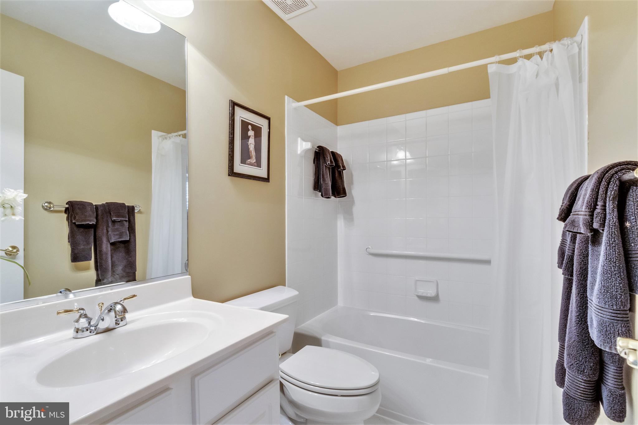 15679 Spyglass Hill Loop Gainesville, VA 20155 - Photo 45 of 86 Private Full Bath with Tiled Tub