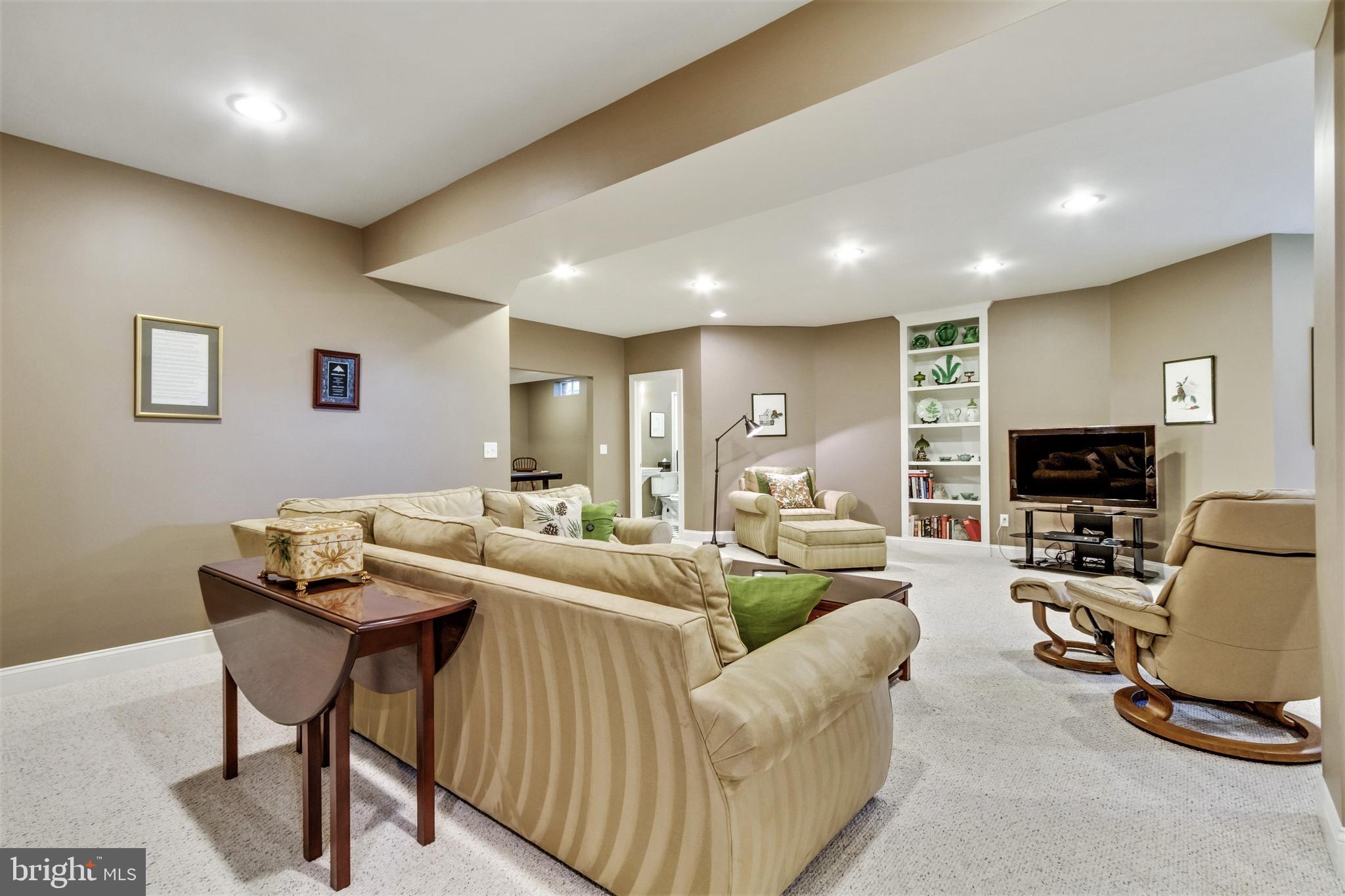 15679 Spyglass Hill Loop Gainesville, VA 20155 - Photo 55 of 86 Seating Area with Built-ins