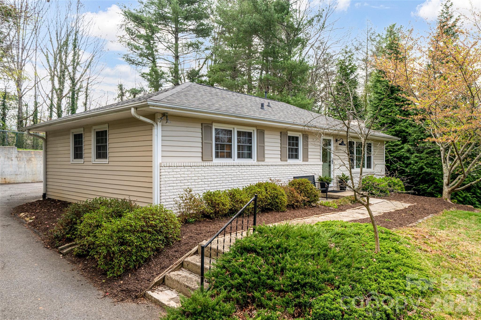 20 Pinehurst Road Asheville, NC 28805 - Photo 5 of 40