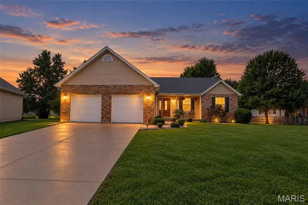 $399,900 | 203 Kenrick Drive, Columbia, IL 62236