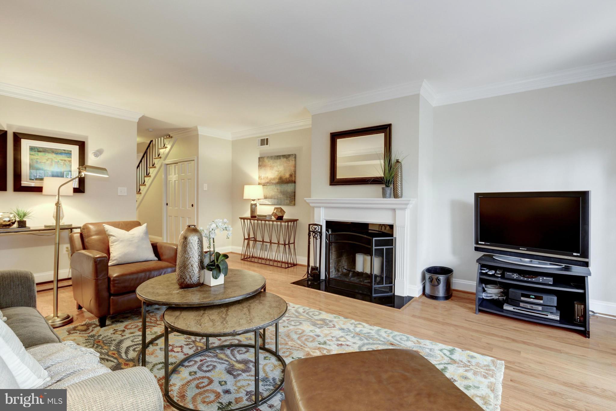 320 8th Street Southeast Washington, DC 20003 - Photo 12 of 27 Living Room