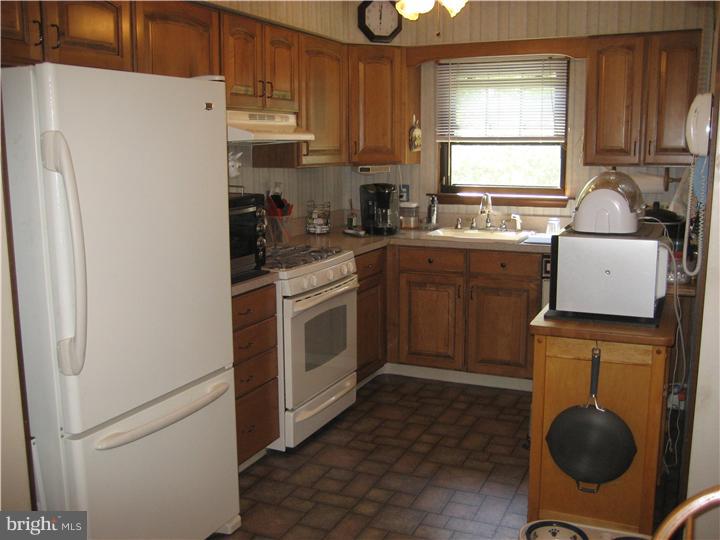 16 Hawthorne Road Sicklerville, NJ 08081 - Photo 3 of 17 Kitchen