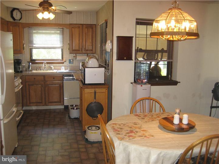 16 Hawthorne Road Sicklerville, NJ 08081 - Photo 4 of 17 Kitchen