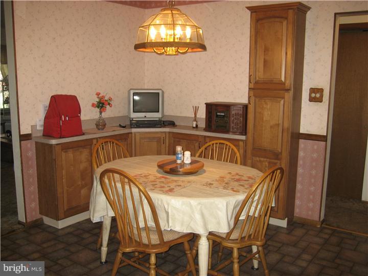 16 Hawthorne Road Sicklerville, NJ 08081 - Photo 5 of 17 Kitchen