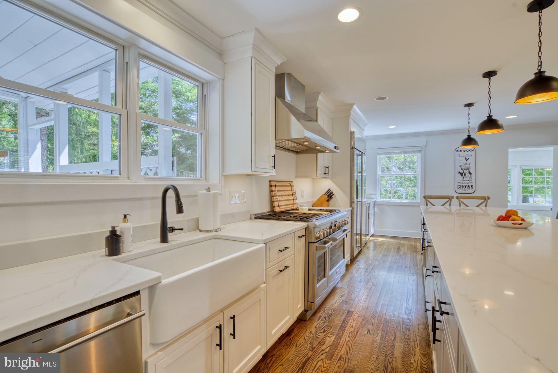209 Norwood Road Annapolis, MD 21401 - Photo 18 of 86 Farmhouse kitchen