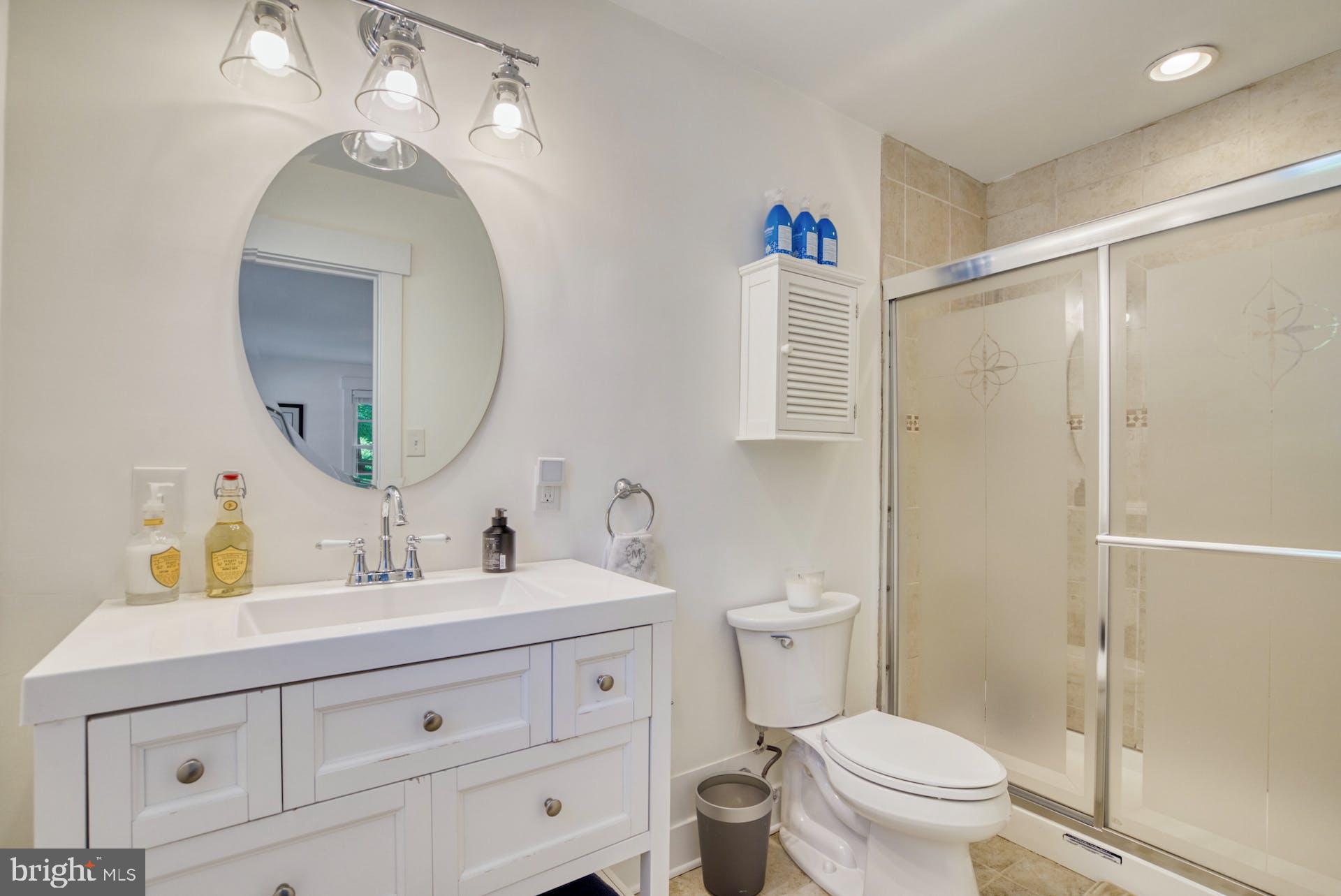 209 Norwood Road Annapolis, MD 21401 - Photo 28 of 86 Main level bedroom suite