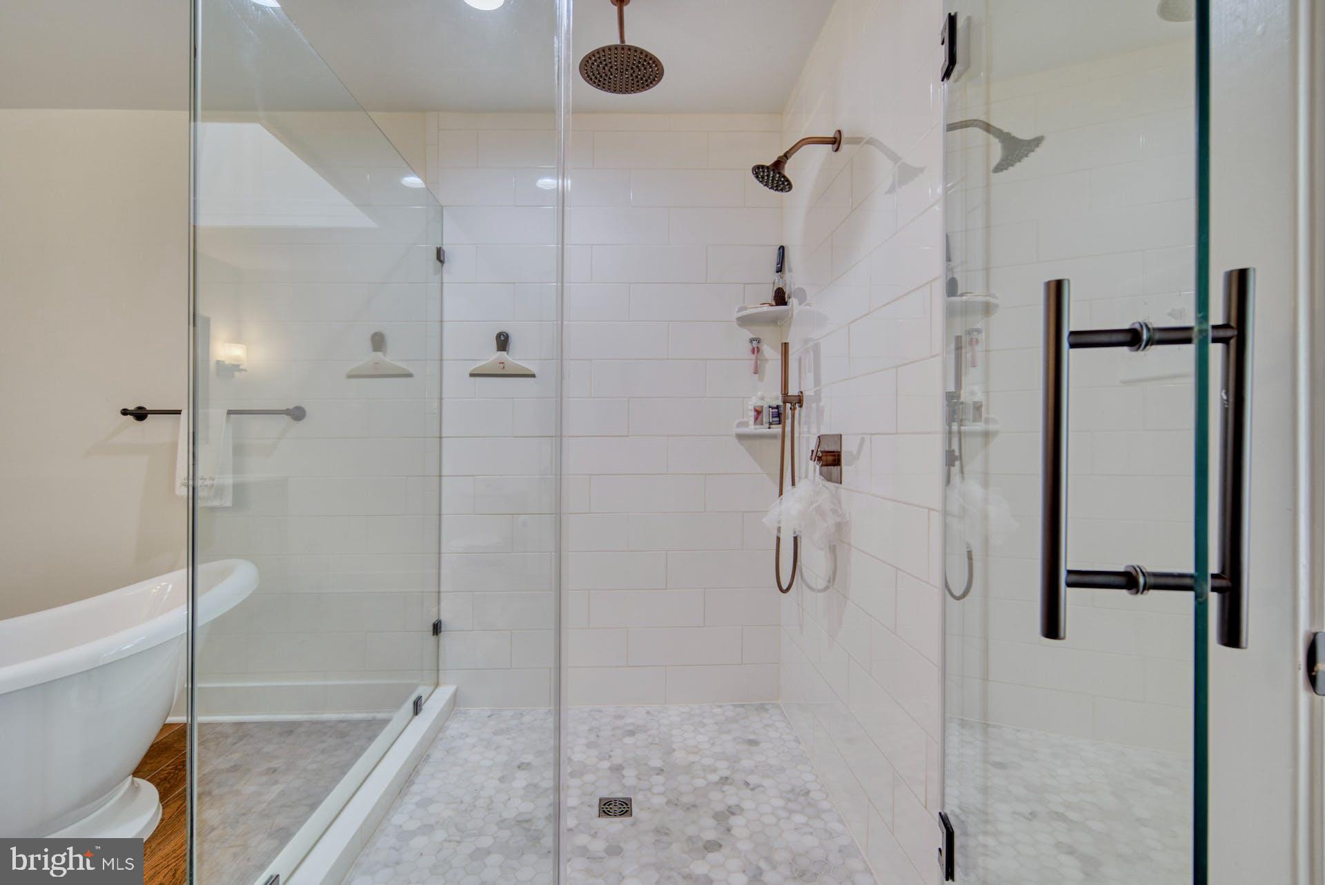 209 Norwood Road Annapolis, MD 21401 - Photo 39 of 86 Primary bathroom