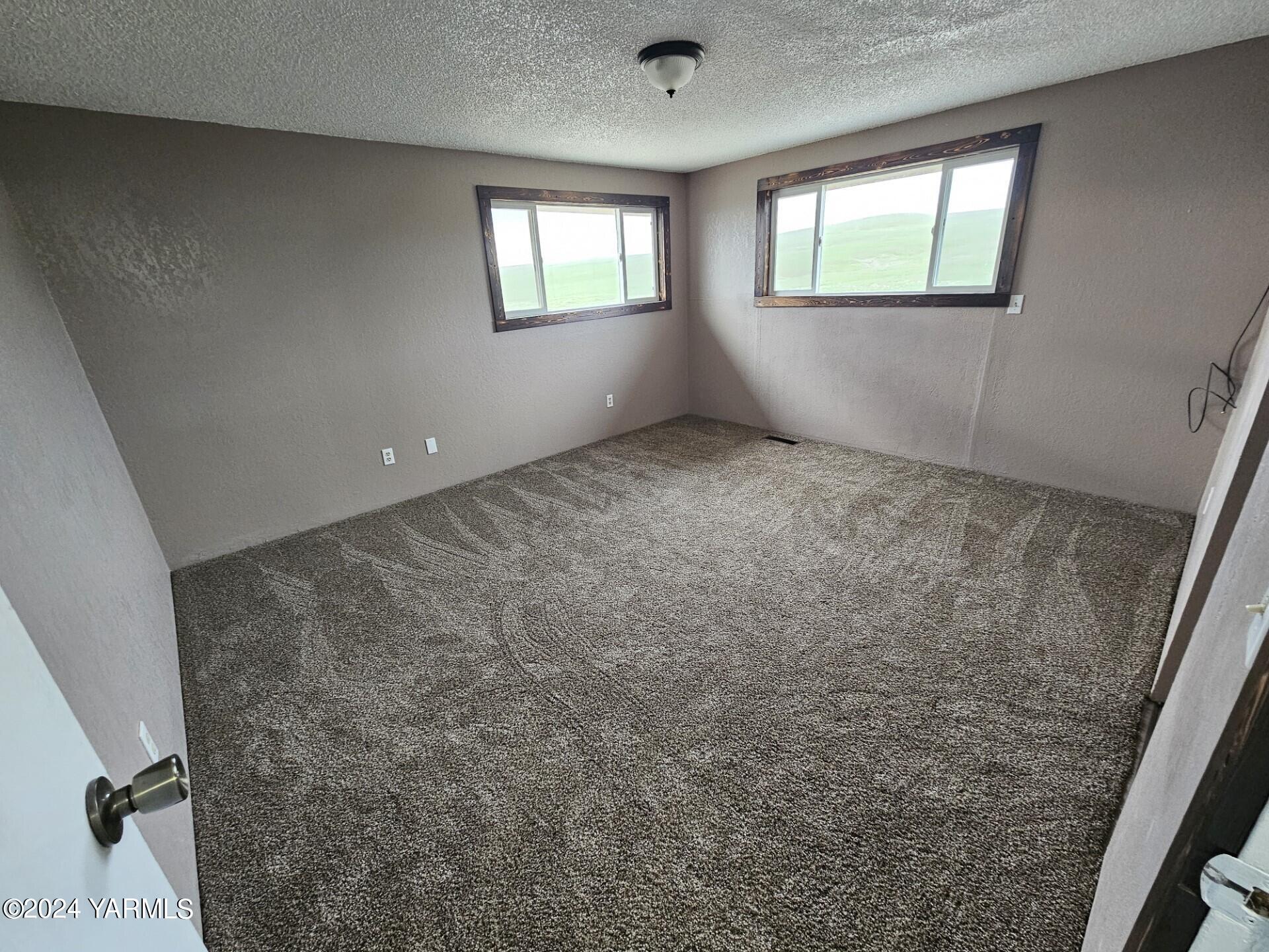 700 Wagoner Road Outlook, WA 98938 - Photo 15 of 29 an empty room with windows