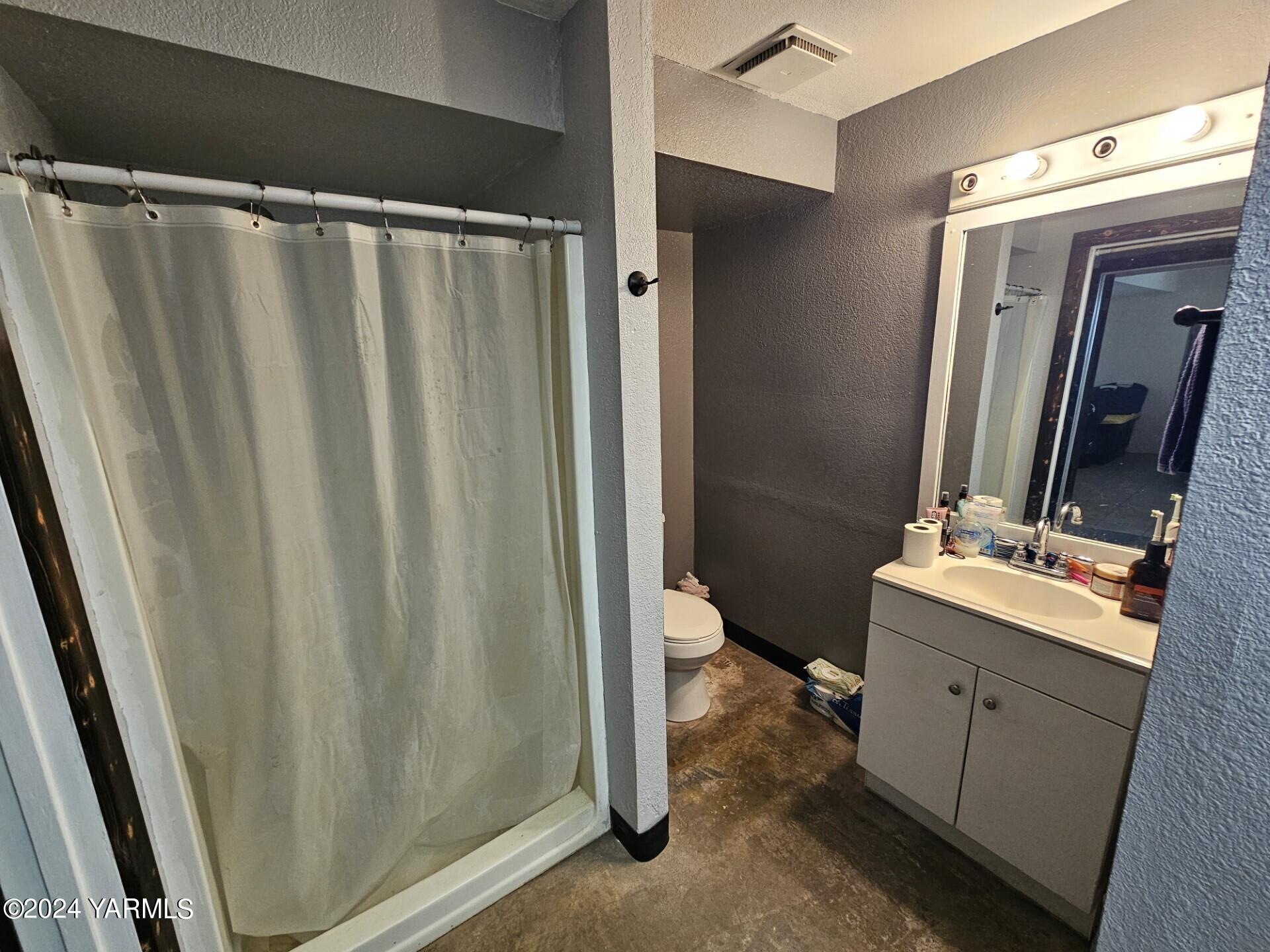700 Wagoner Road Outlook, WA 98938 - Photo 20 of 29 a bathroom with a sink a toilet and mirror