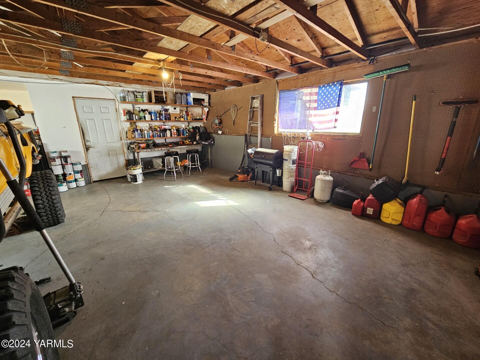 700 Wagoner Road Outlook, WA 98938 - Photo 21 of 29 a view of a room with gym equipment