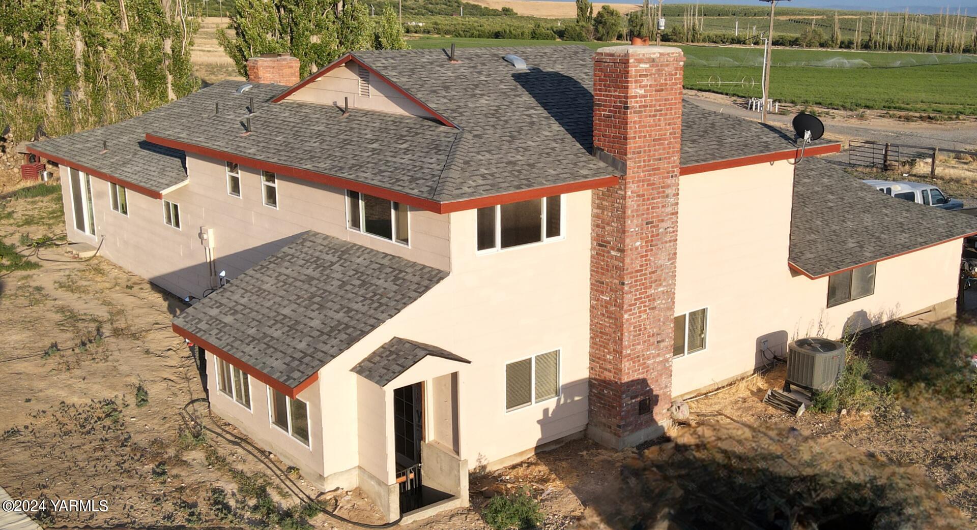 700 Wagoner Road Outlook, WA 98938 - Photo 25 of 29 a aerial view of a house with a yard balcony