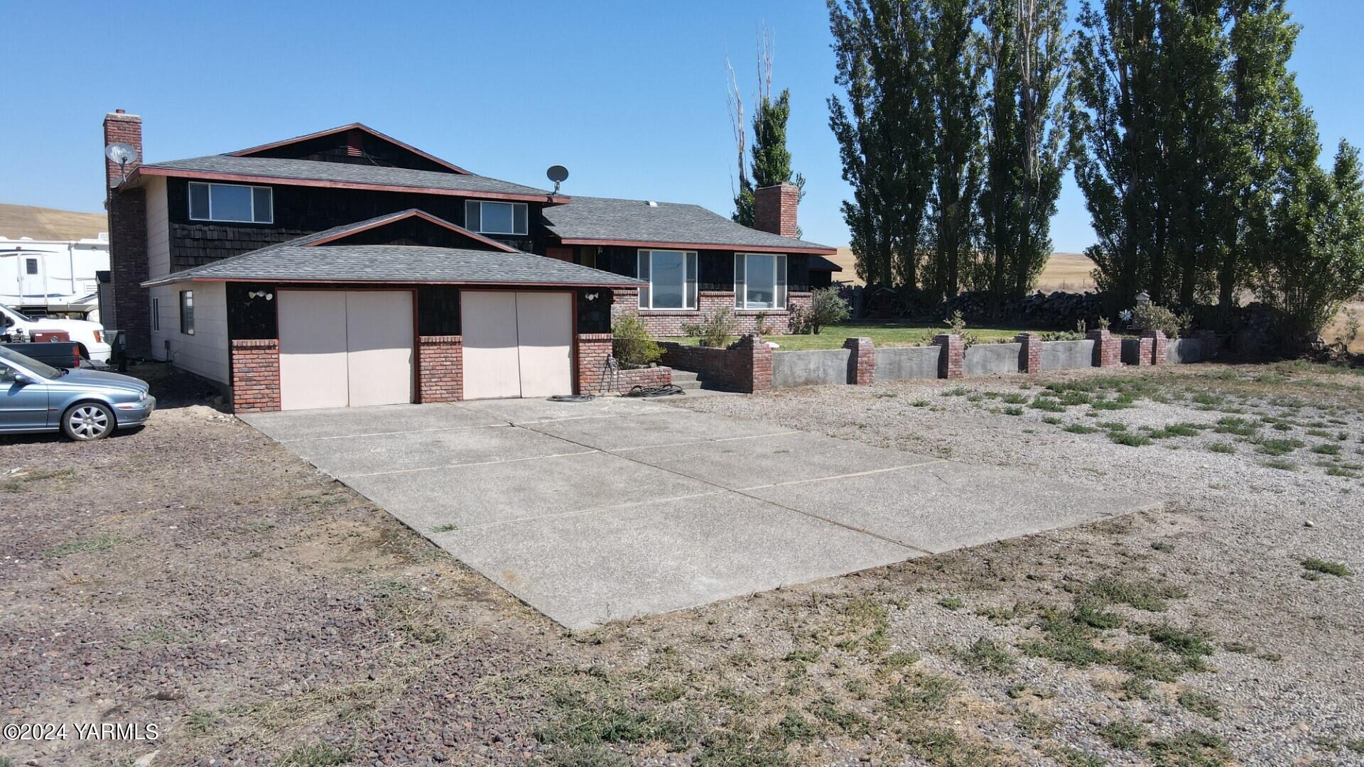 700 Wagoner Road Outlook, WA 98938 - Photo 29 of 29 a front view of a house with a yard